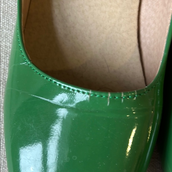 Green Patent Leather Mary Jane Shoes - Picture 2 of 6